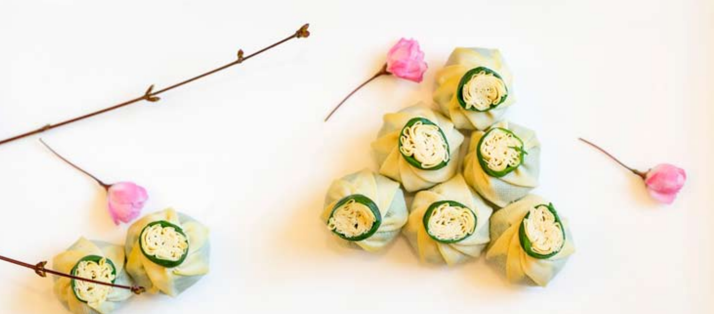 Wild vegetable pomegranate-shaped buns